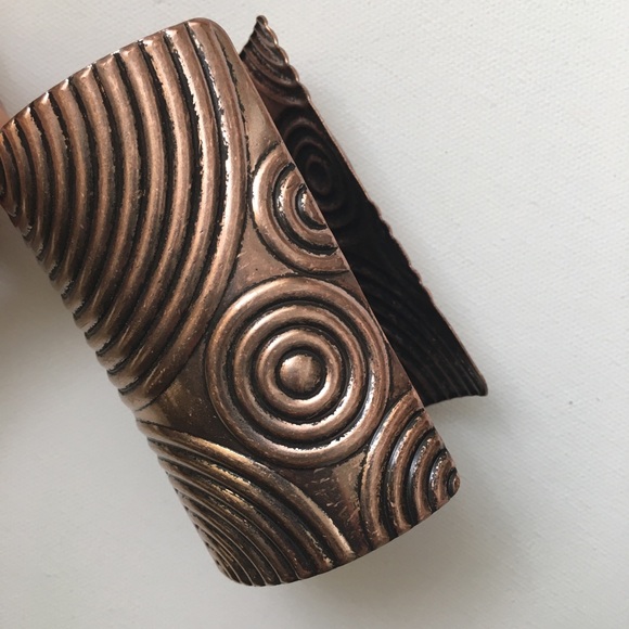 Light Copper-Colored Swirled Metal Cuff (NEW) - Picture 3 of 5